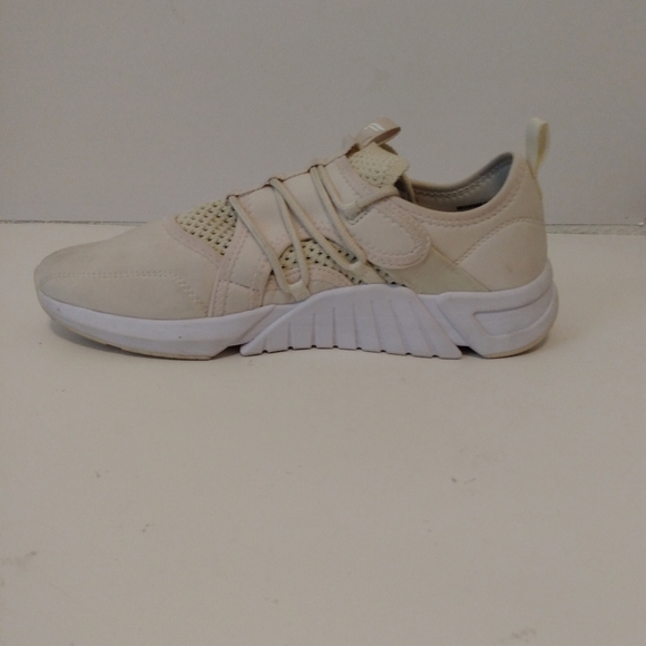 Fabletics Brookside Performance Cream Fabric Lace Up Low Top Sneakers sz 9 - Picture 2 of 11